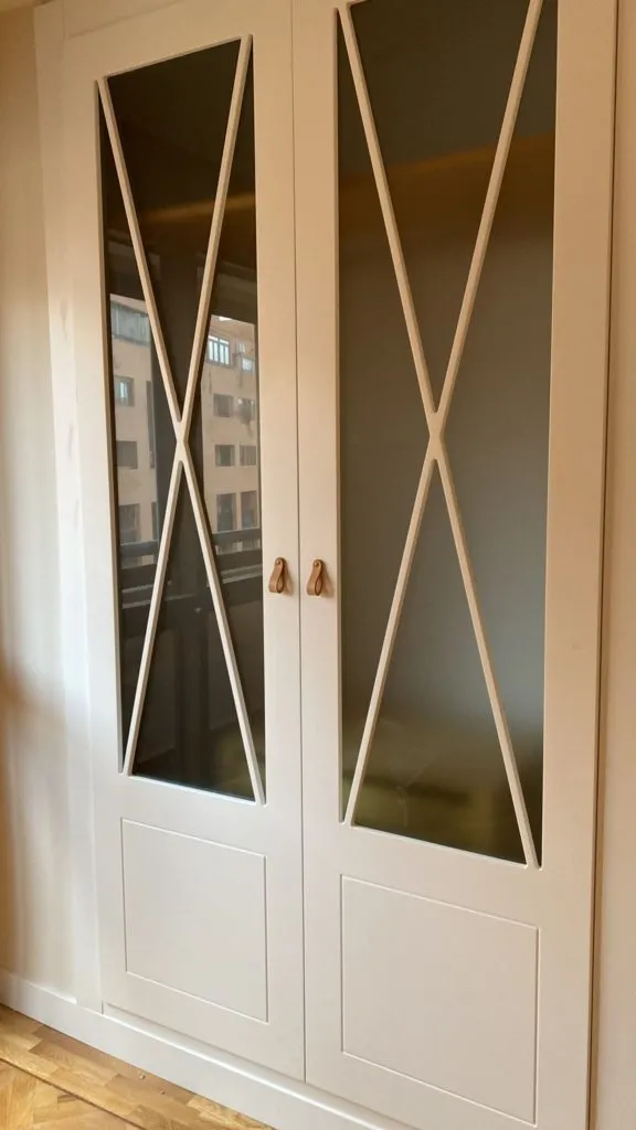 Aurum Puertas puerta armario abatible con cristal · Diseño catálogo Aspas
