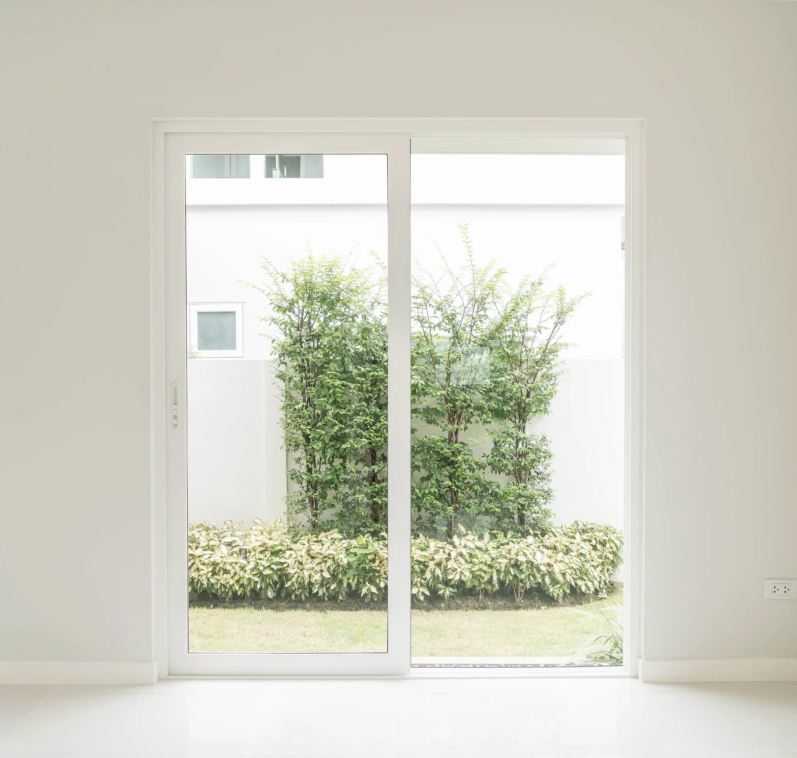 Aurum Puertas puerta corredera exterior blanca con cristal